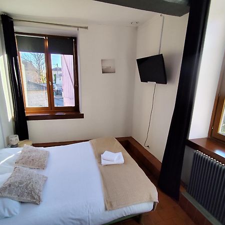 Hotel De La Place Loyettes Экстерьер фото