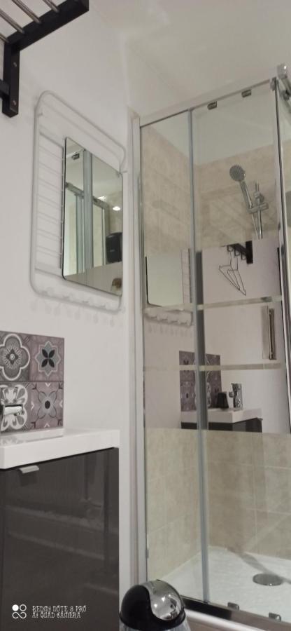 Hotel De La Place Loyettes Экстерьер фото