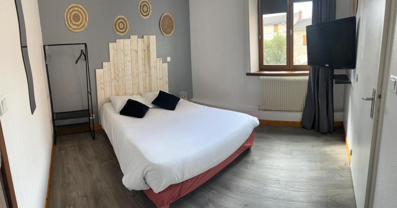 Hotel De La Place Loyettes Экстерьер фото
