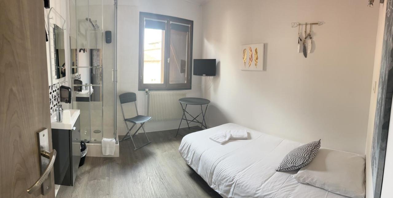 Hotel De La Place Loyettes Экстерьер фото