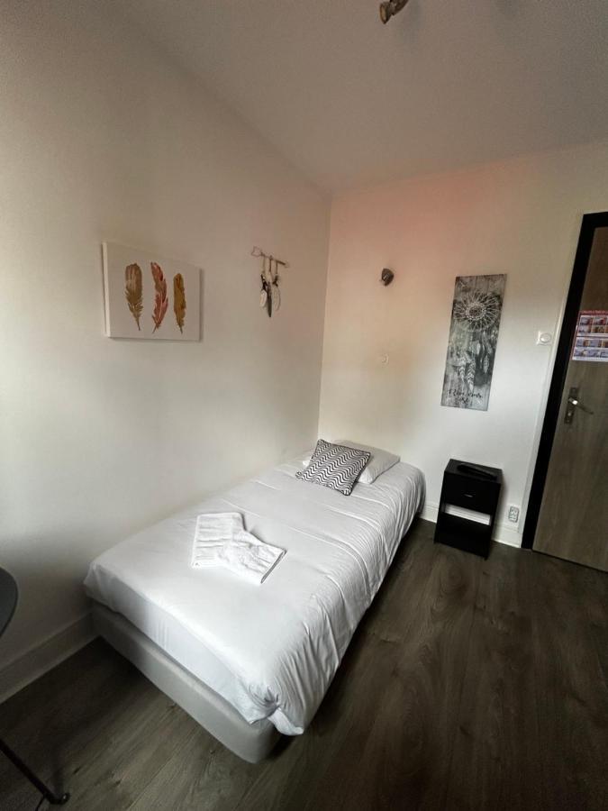 Hotel De La Place Loyettes Экстерьер фото