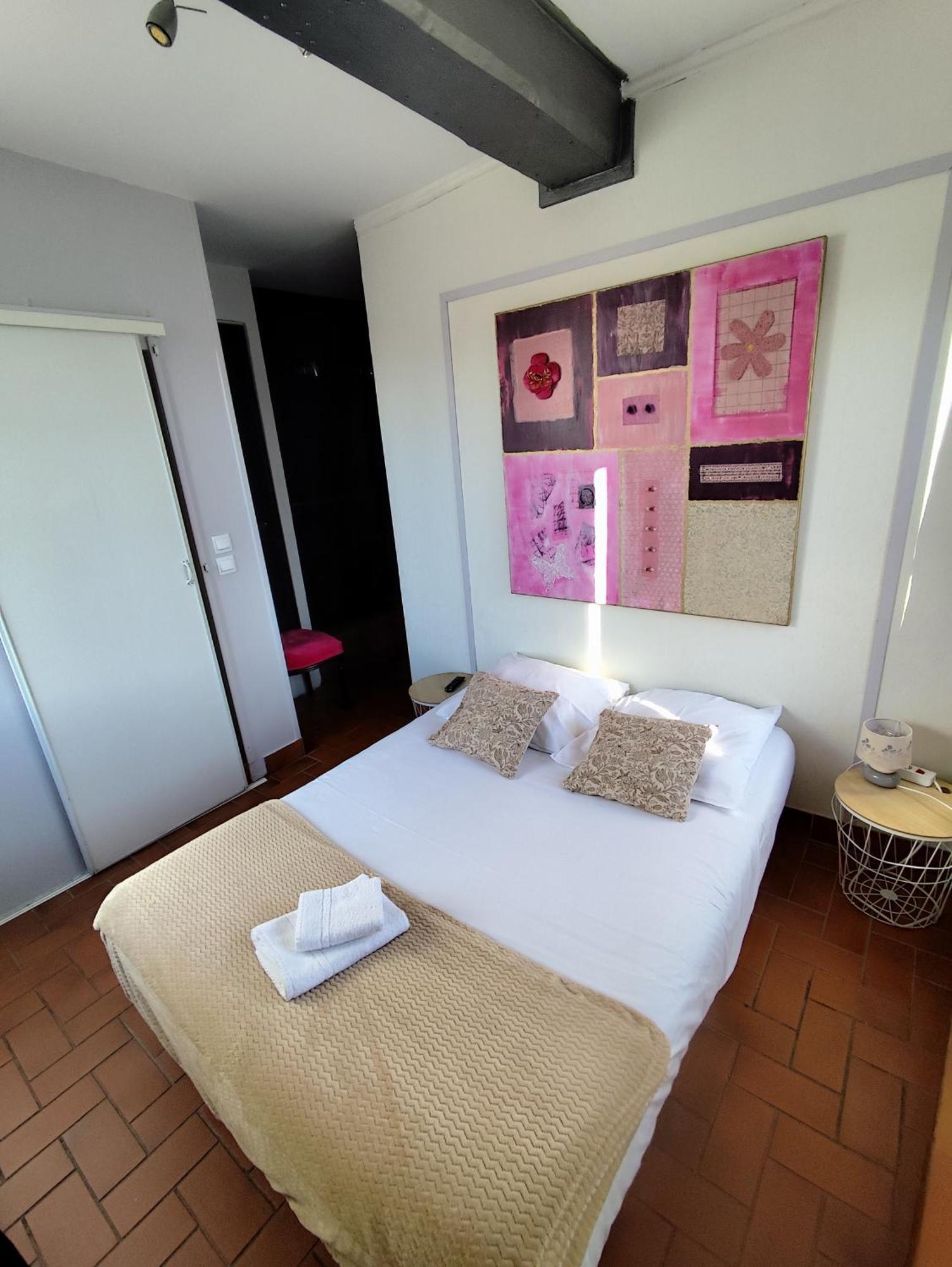 Hotel De La Place Loyettes Экстерьер фото