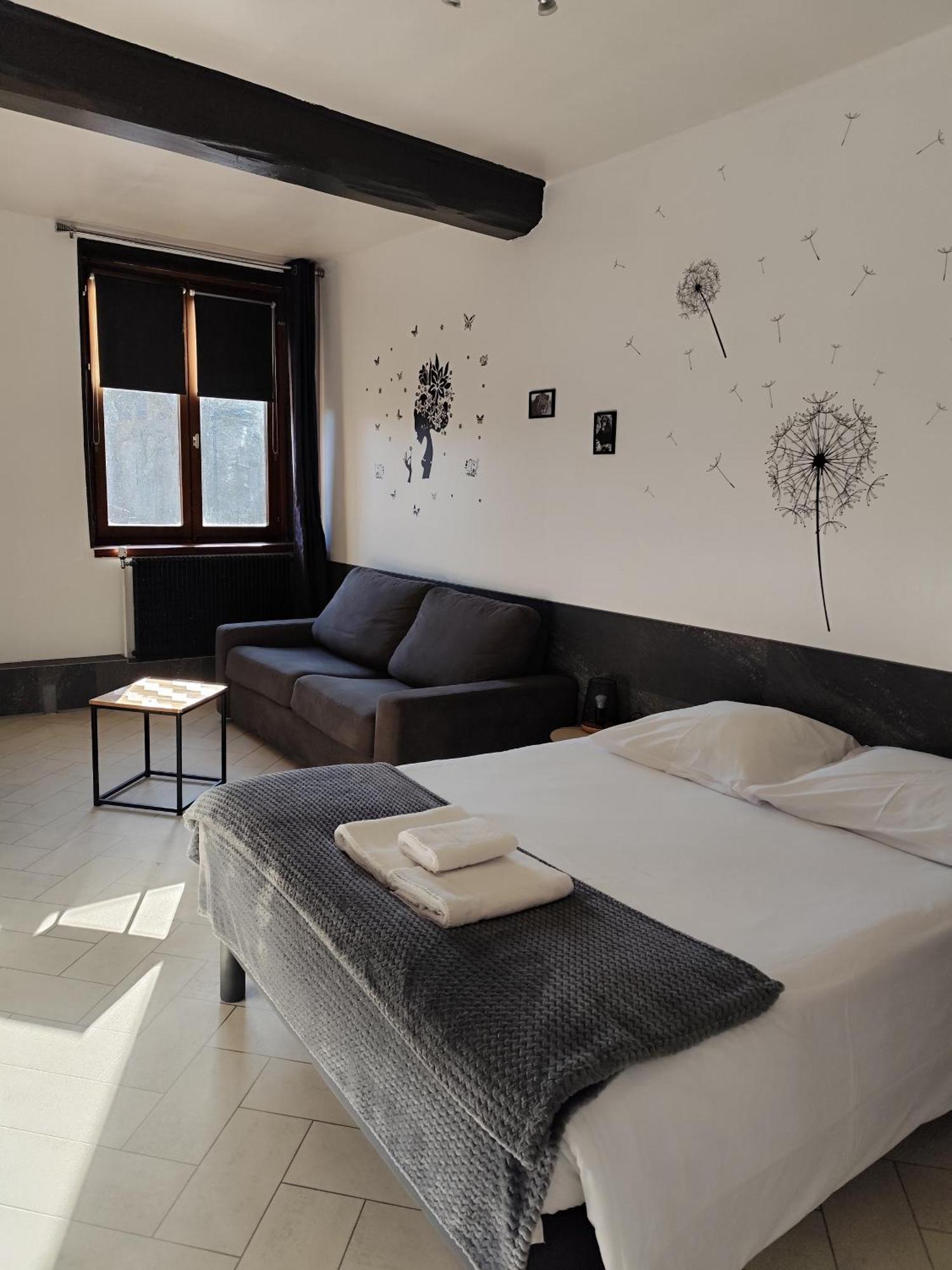 Hotel De La Place Loyettes Экстерьер фото