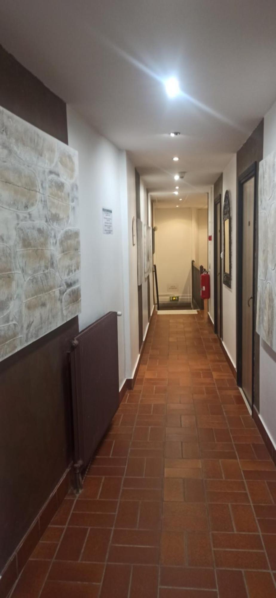 Hotel De La Place Loyettes Экстерьер фото